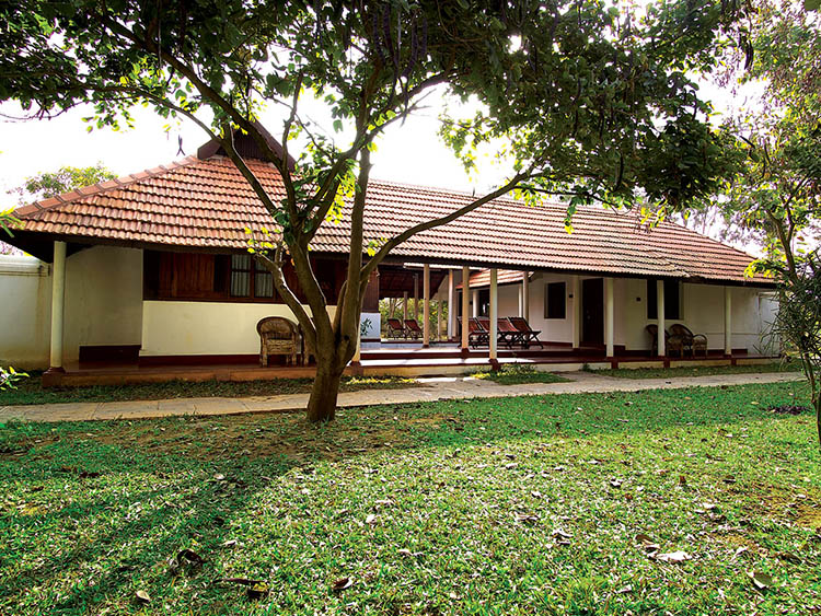 Kayamkulam-ManaRawathur-HouseHeritage-Room-2