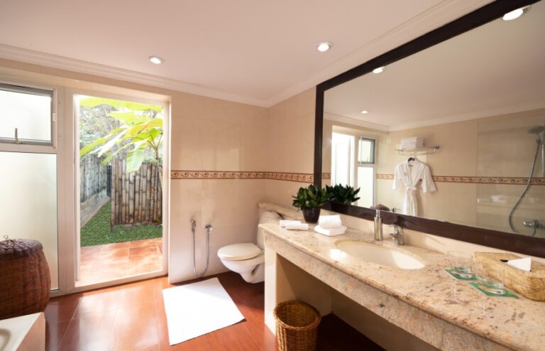 super_deluxe_special_bathroom