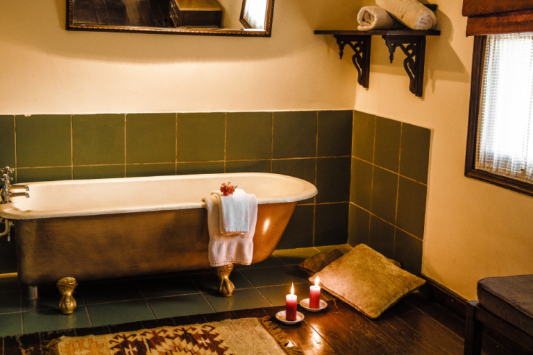 Cottage-Rolltop-Bath-First-Floor-1